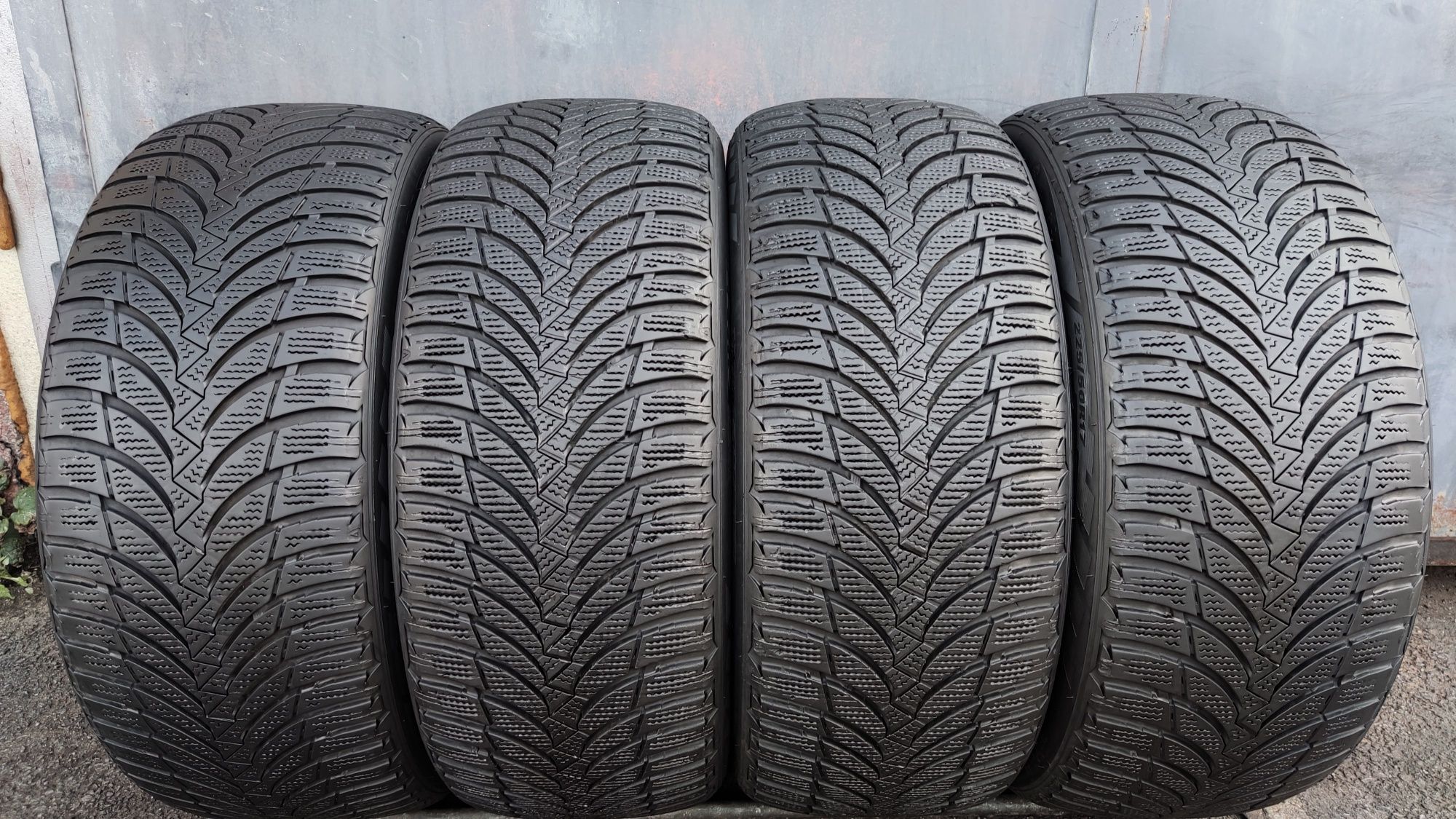 4бр. зимни гуми 225/50/17 Nexen Winguard 
dot22
8.26mm
Добро състояние