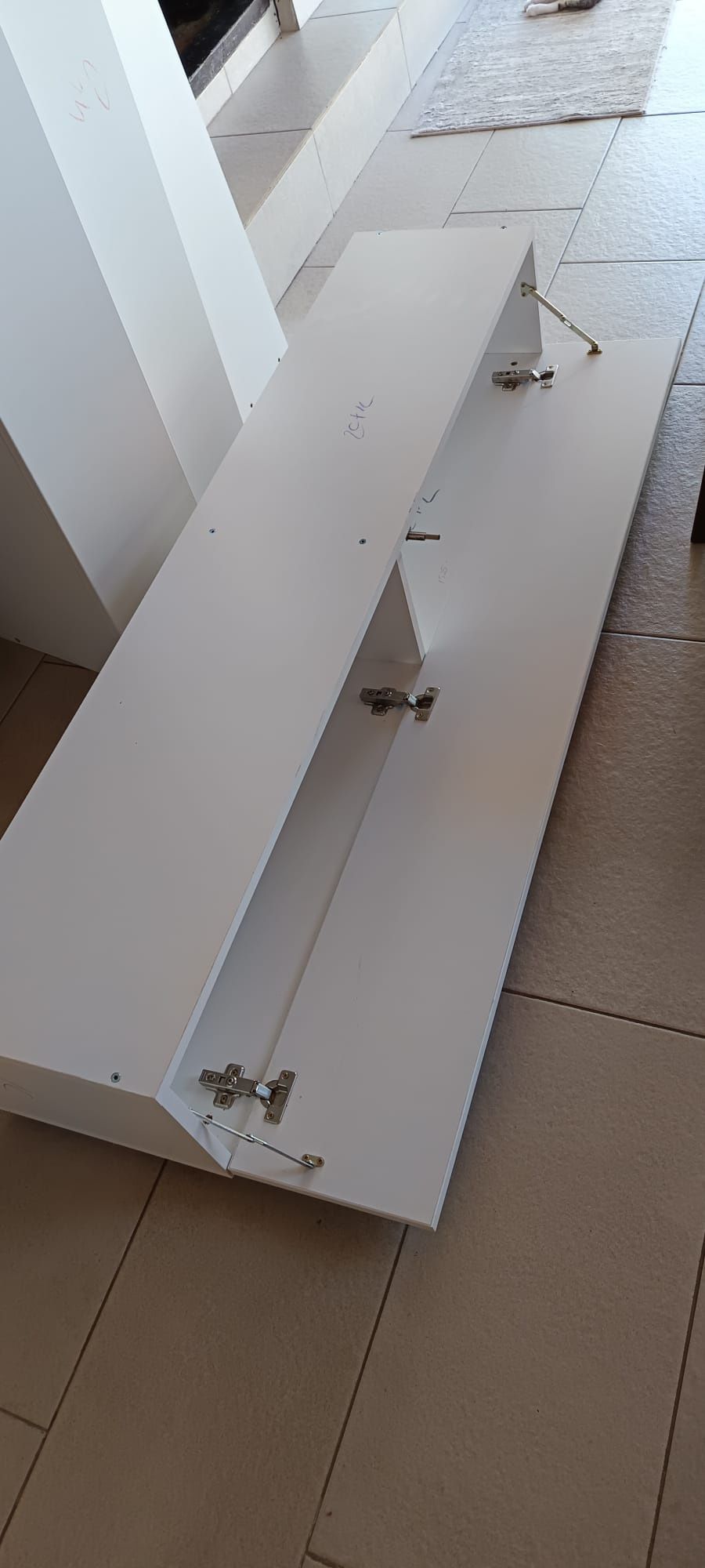 Mobilier/Comoda albă pentru living
