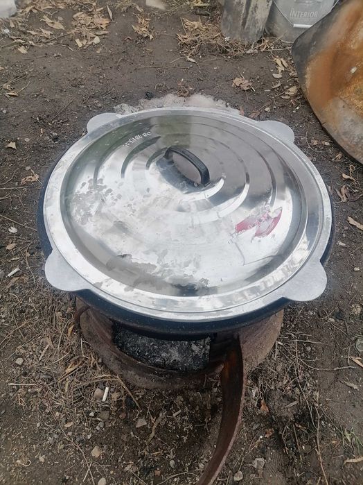 Қазан с крышкой новый