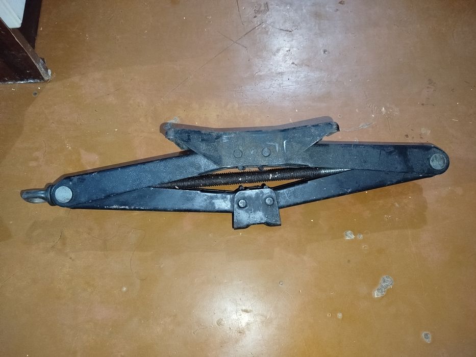 Домкрат для машины