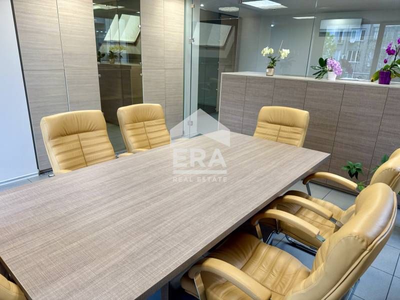 Продава се Офис в Варна, Център - 124 кв.м за 2904 €/кв.м - Снимка #3