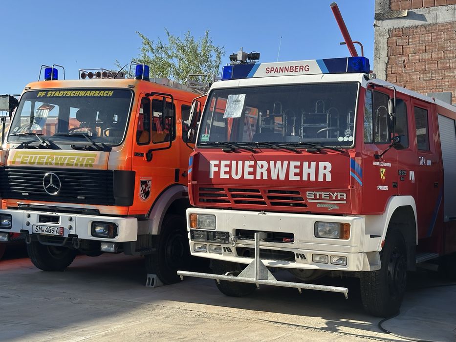 Masina de pompieri spalat strazile stropitoare stradala pompieri Steyr