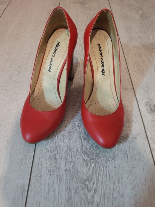 Pantofi din piele cu toc mărimea 35