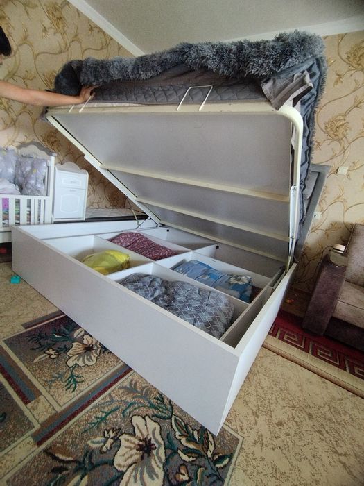 Продам двухспальную кровать