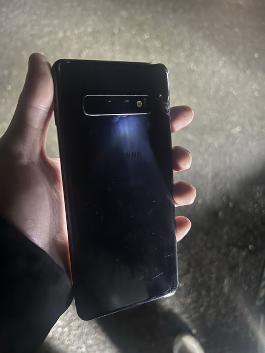 Продам Самсунг С10 в хорошем состоянии