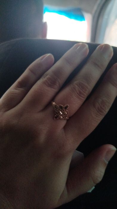 Продам золотое кольцо