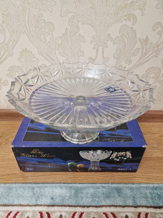 Тортницы и тарелки стеклянные