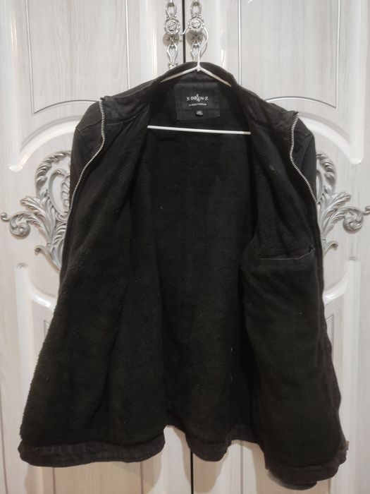 Продается куртка в среднем состоянии