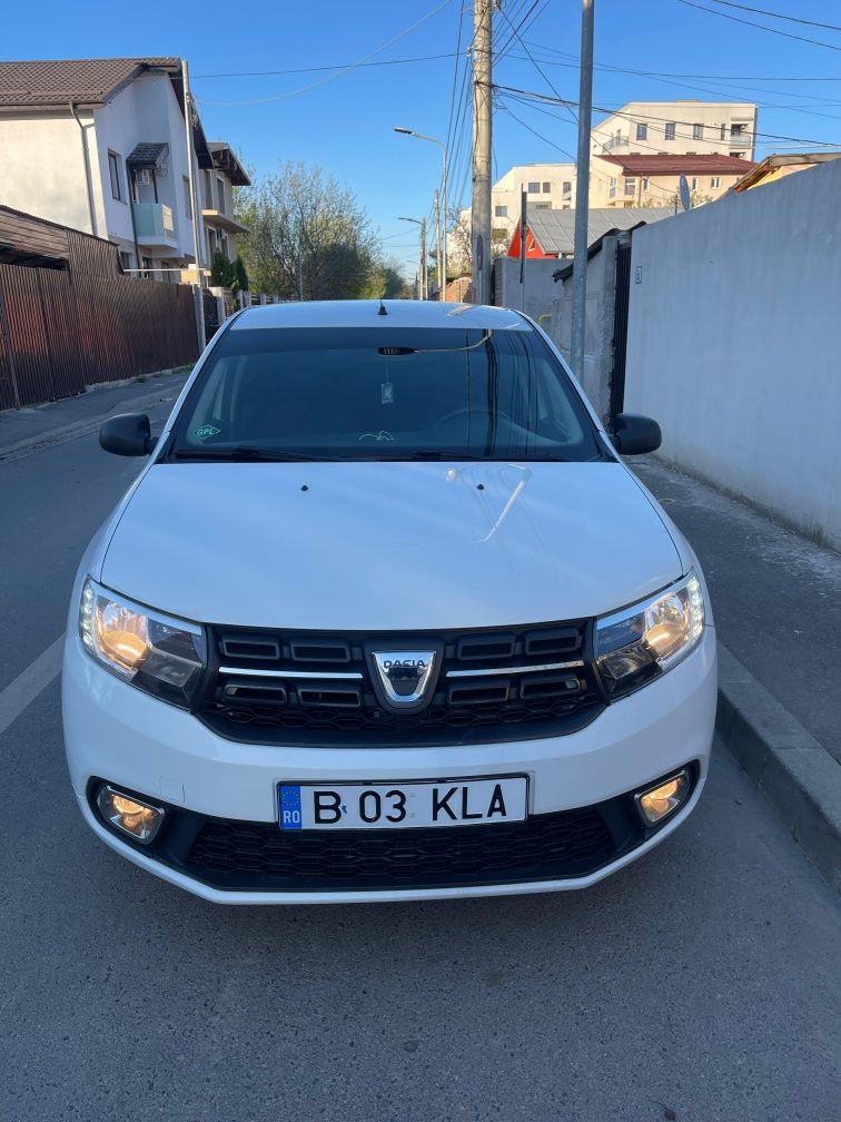 Vând Dacia Logan