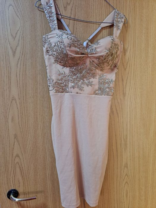 Vand o rochita pe crem