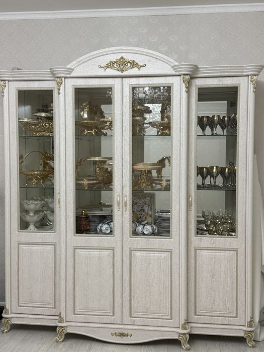 сервант, горка,шкаф стенка