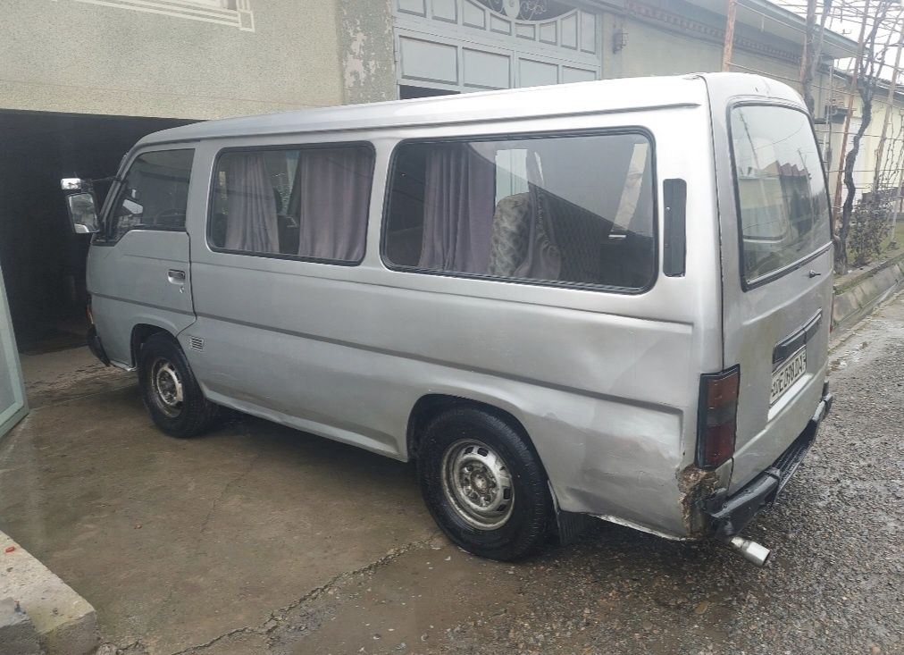 Nissan caravan сотилади