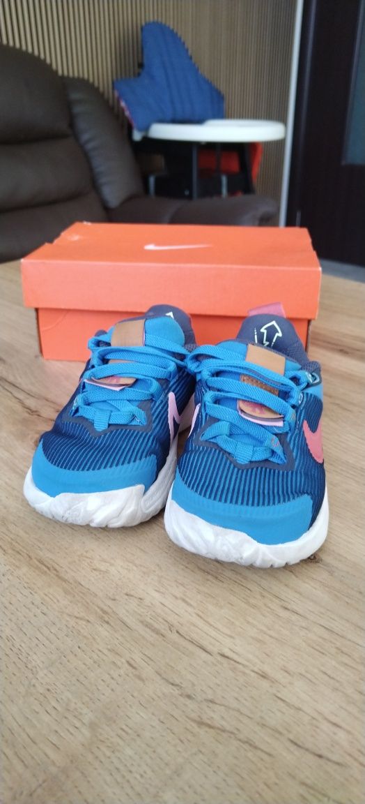 Бебешки мокасини Mayoral и маратонки Nike