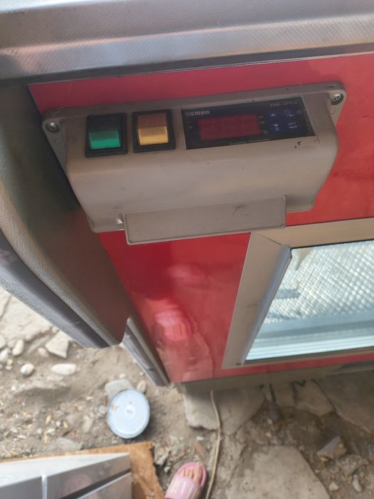 Хладилна витрина в отлично състояние