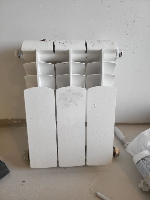 Продам радиатор, белый