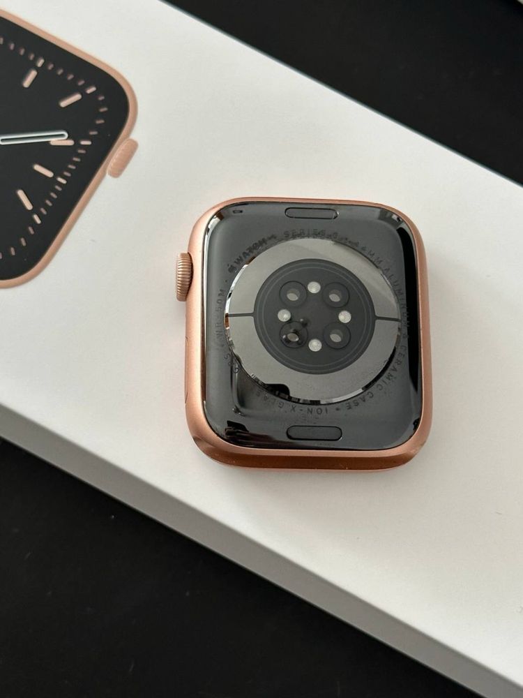 Apple watch series 6, 44mm, 32 GB, Rose Gold aluminum case