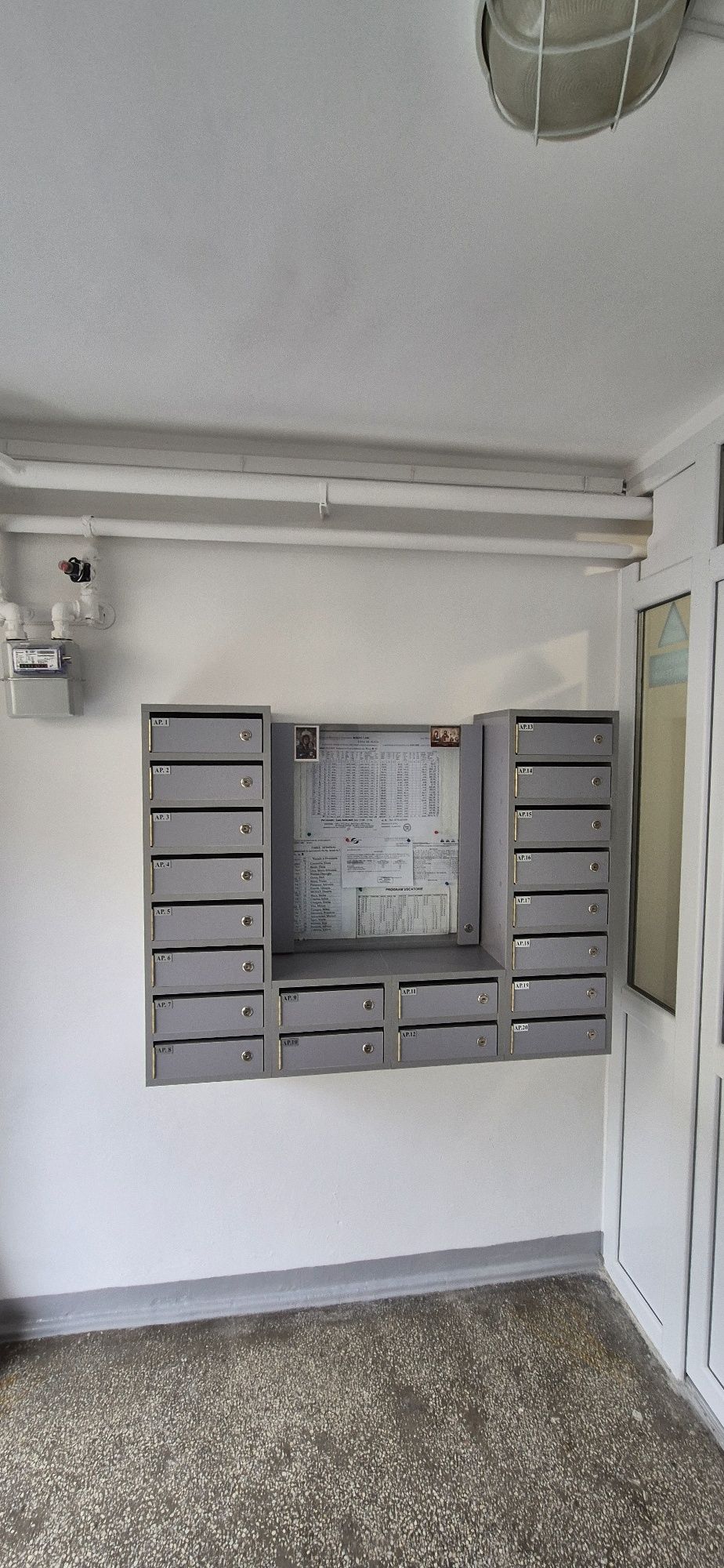 Zugravit Renovat Amenajare scări de bloc