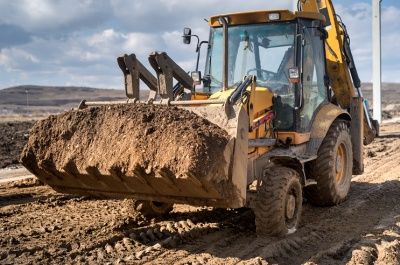 Închiriez  buldoexcavator