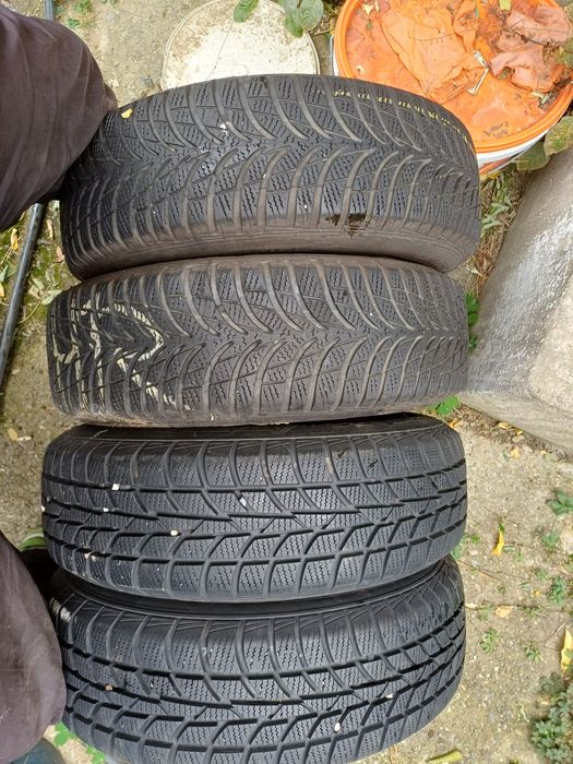 Vand 4 anvelope de iarna 175 70 r14 HANKOOK și GOODYEAR foarte bune