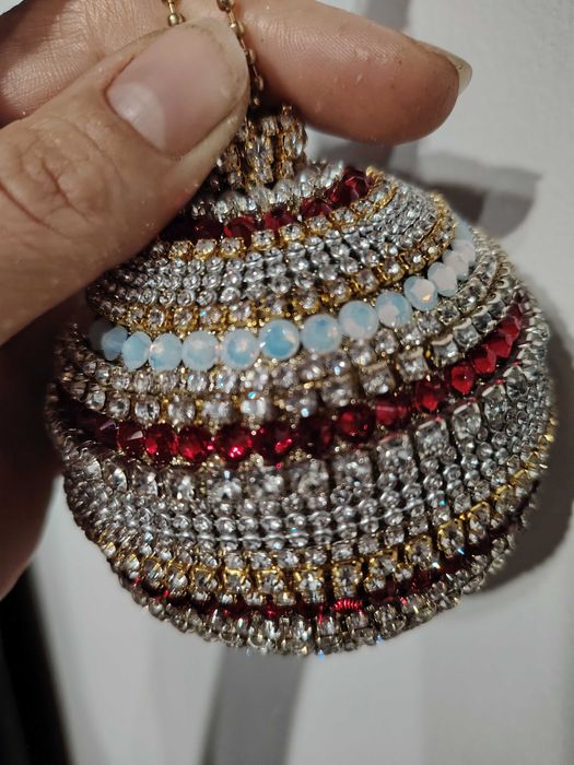 Globuri brad accesorizate manual