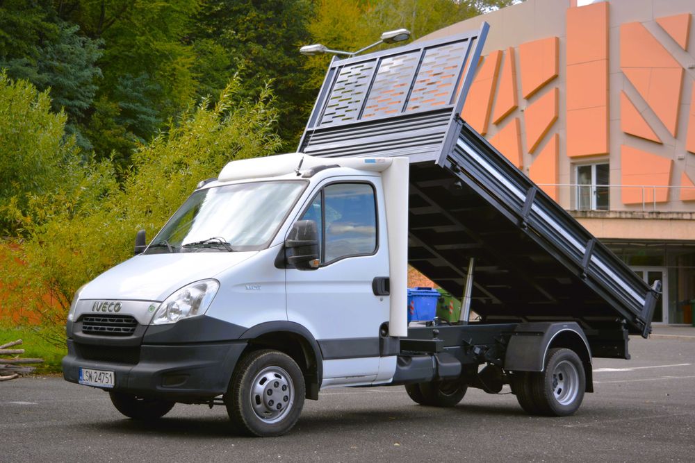 Iveco Daily 2012 basculabil pe 3 parti