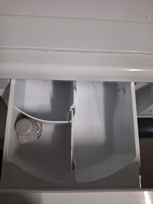 Mașina spălat Whirlpool 9 kg arată și functioneaza f bine