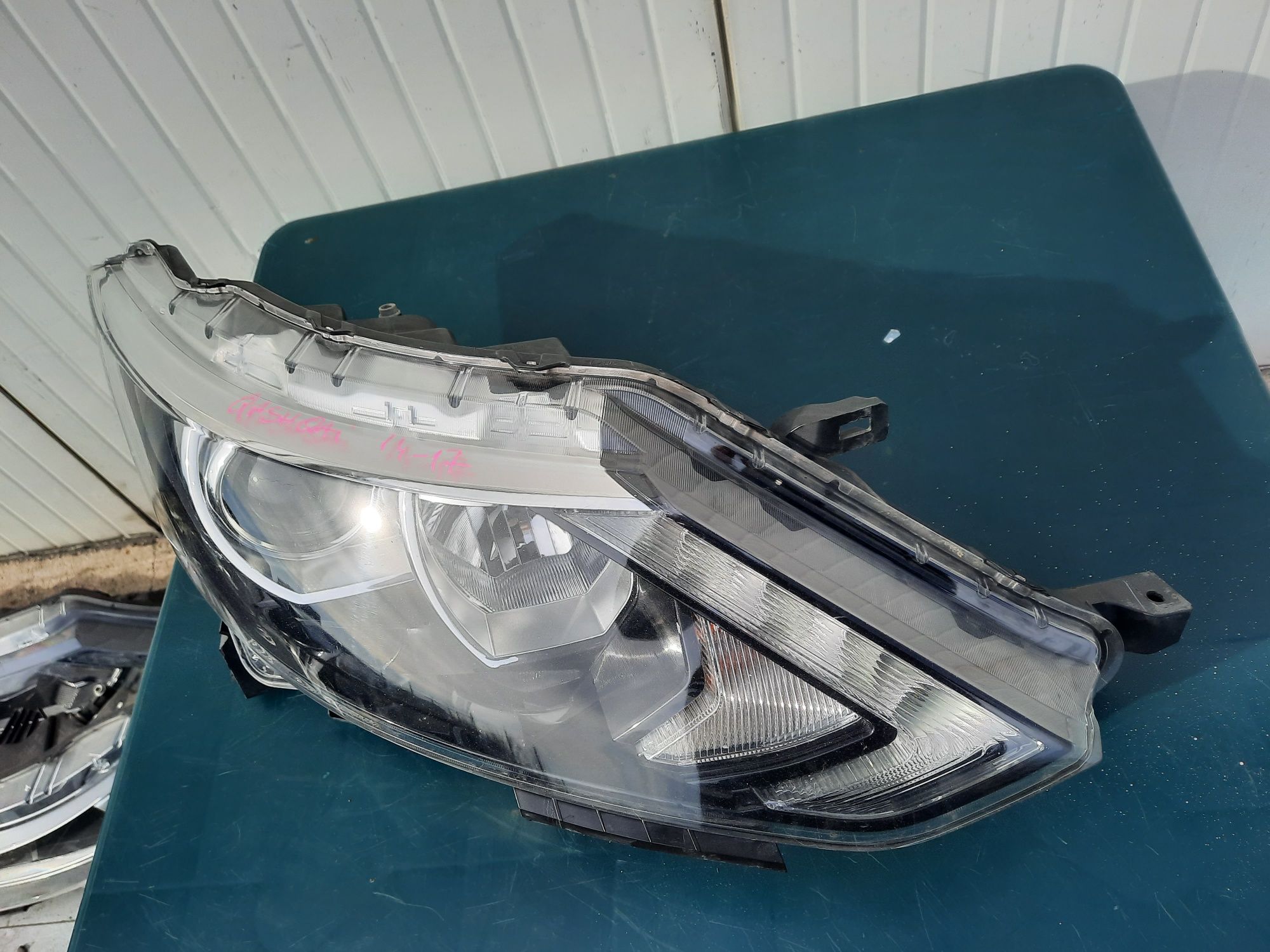 Far dreapta nissan qashqai 2014 2015 2016 2017 led