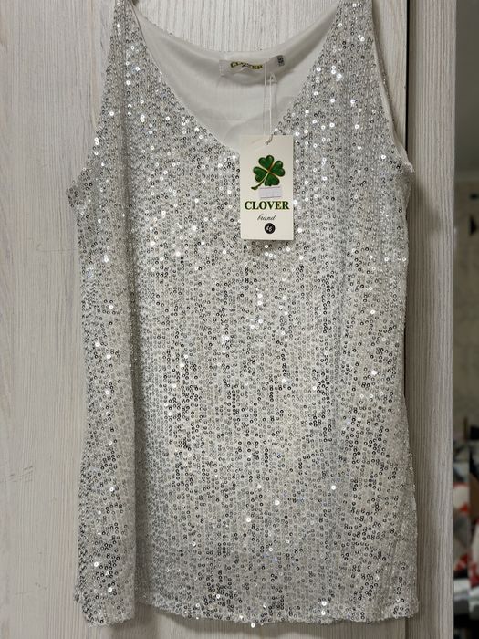 Продается базовая майка блестящая