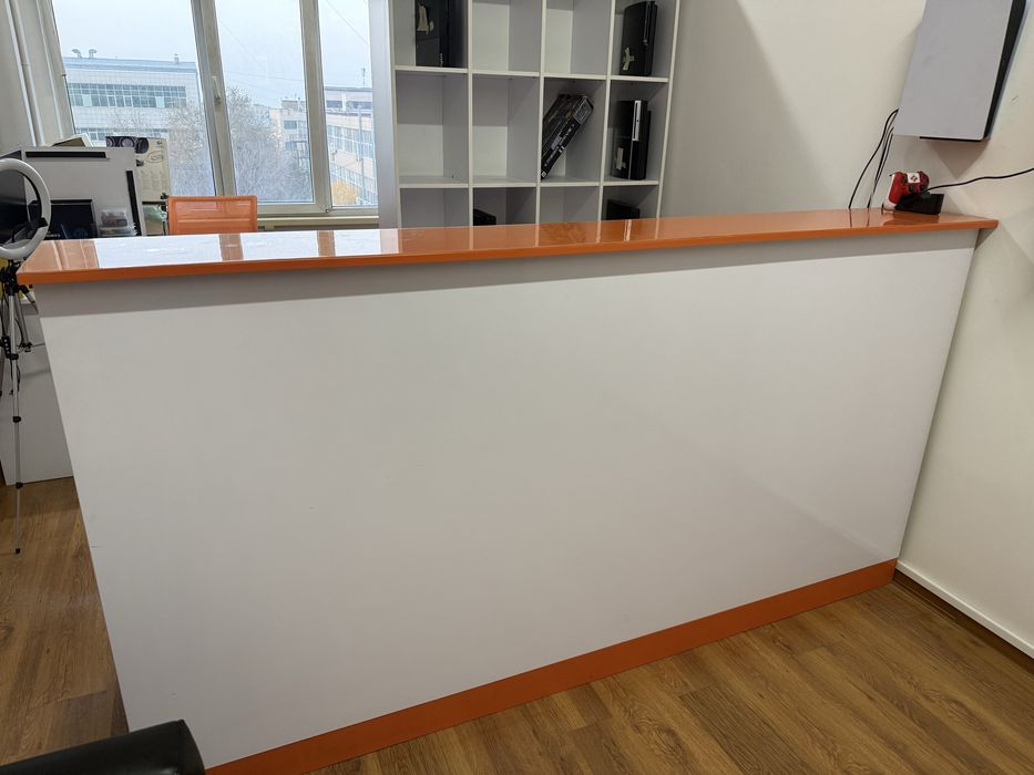 Ресепшен стол для сервиса