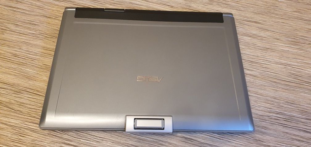 Laptop Asus F5RL