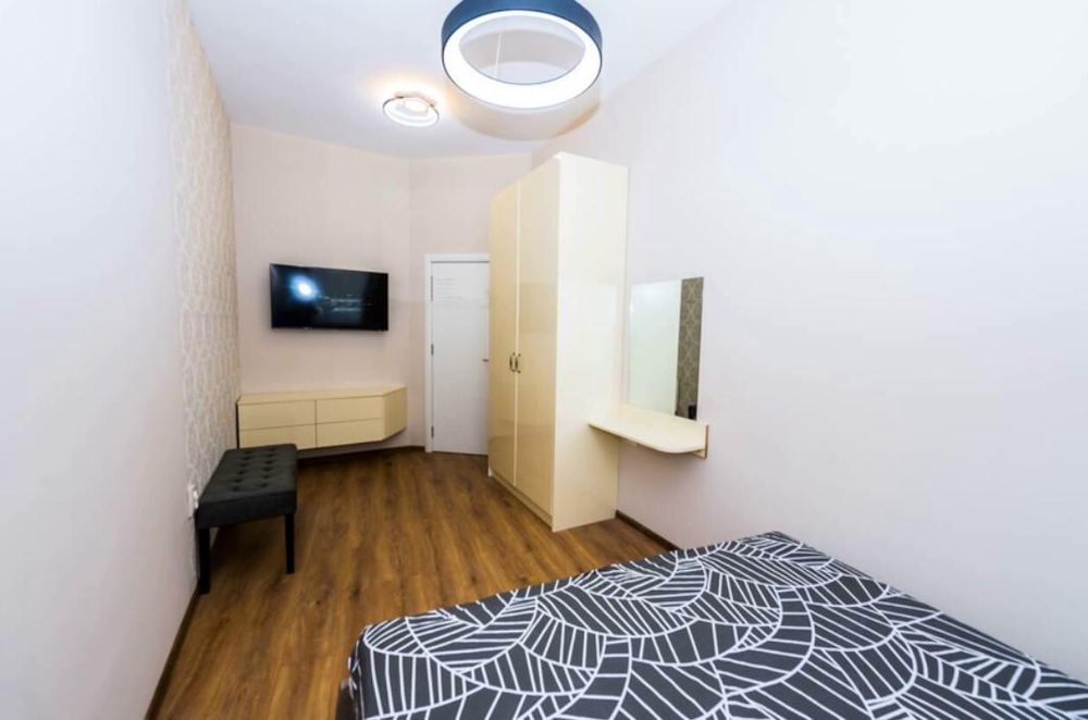 Дава се под наем Двустаен апартамент в Бургас, Лазур - 75 кв.м за 816 € - Снимка #5