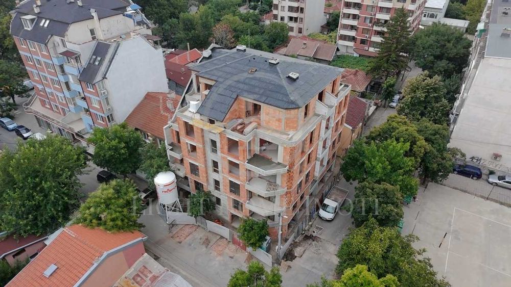 Реф. 920 Тристаен / Бутикова сграда в строеж / Кючук Париж
