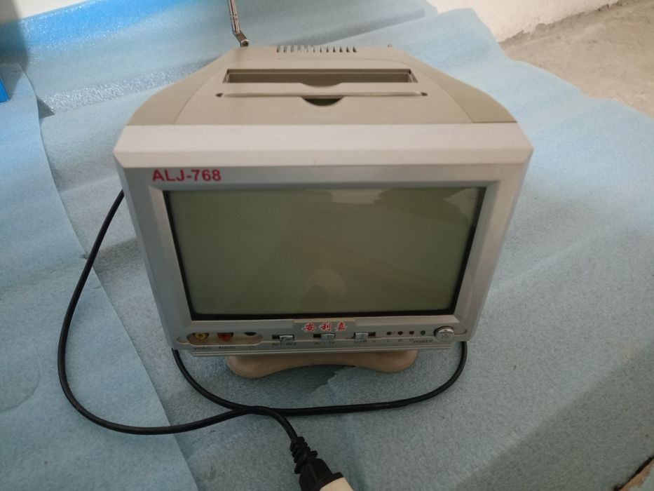 ТВ ва 2та DVD сотилади