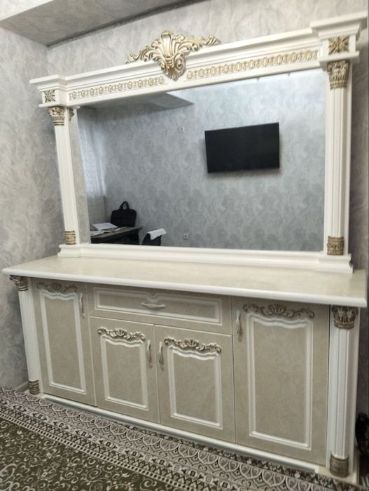 Зеркальный комод в отличном состоянии