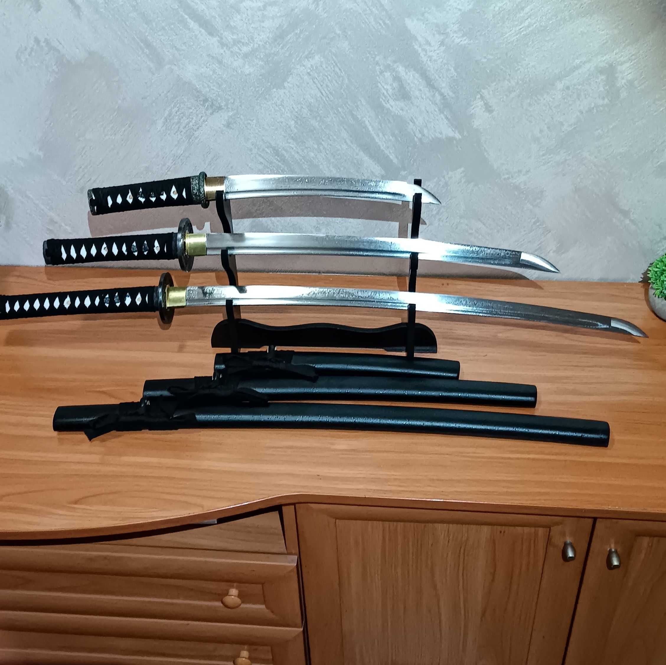 Комплект 3 броя луксозни японски самурайски мечове.