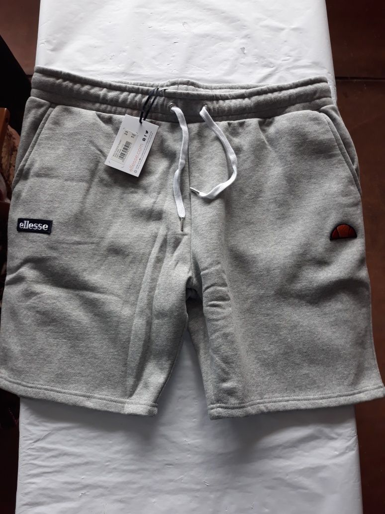 Pantaloni scurți Ellesse nr xxl originali nou