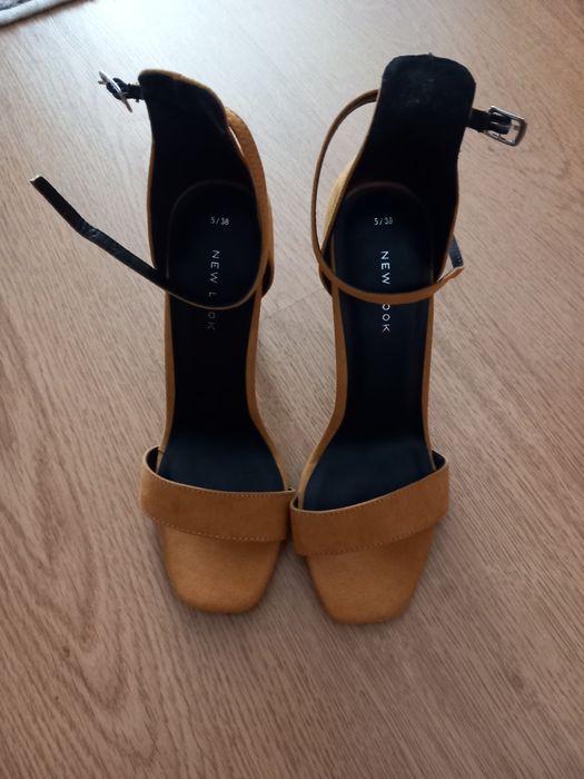 Sandale mustar marimea 38 New Look