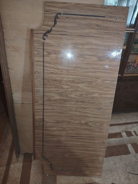 двух яростная кравать