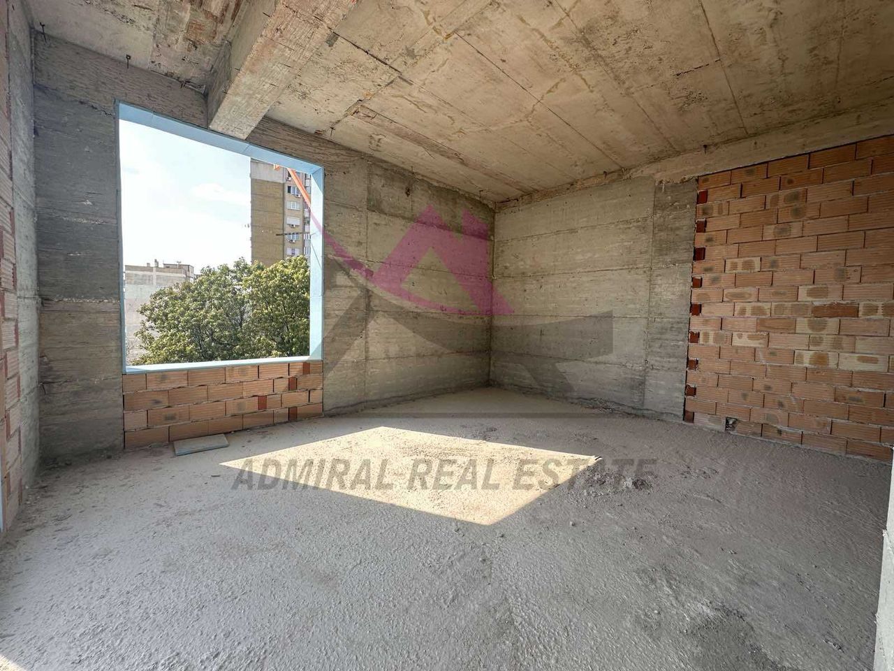 Продава се Тристаен апартамент в Варна, Възраждане 3 - 80 кв.м за 1288 €/кв.м - Снимка #1