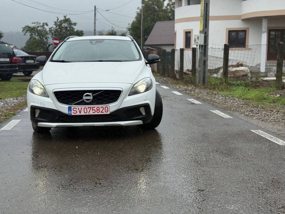 Vând Volvo v40 2014 motor 1.6d cutie automată în stare perfectă