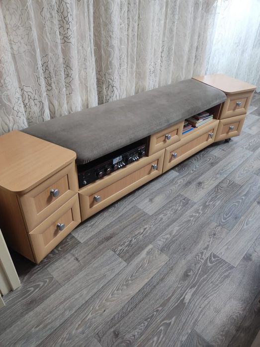 Тумбочка пуфик на колёсах