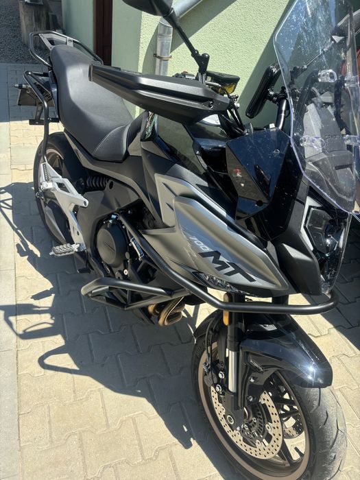 CF moto MT700 motocicleta