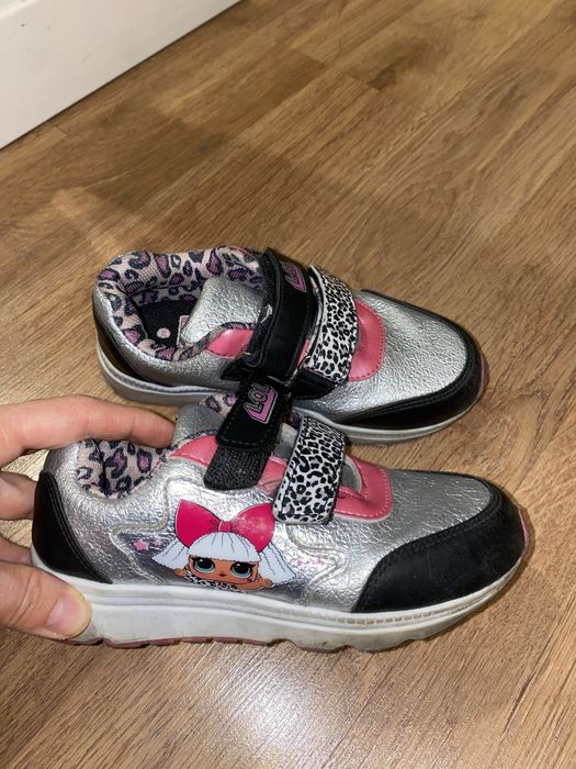 Продаются детские кроссовки