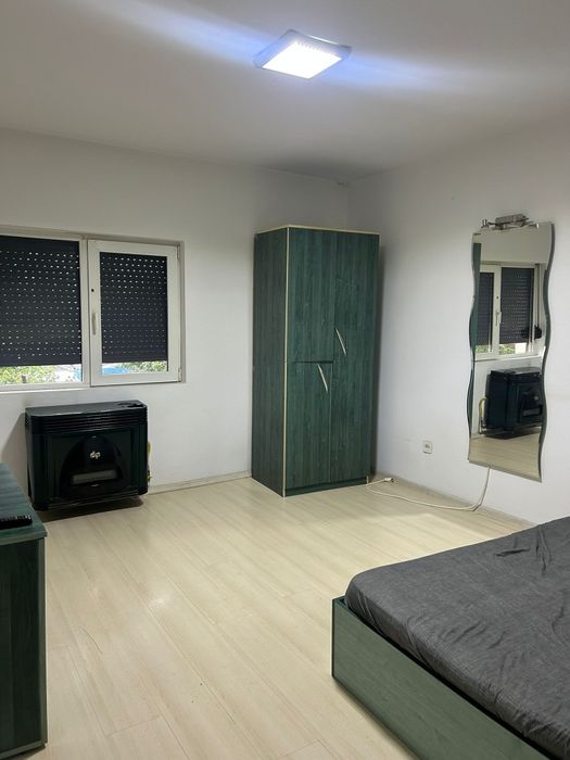 Închiriez garsoniera