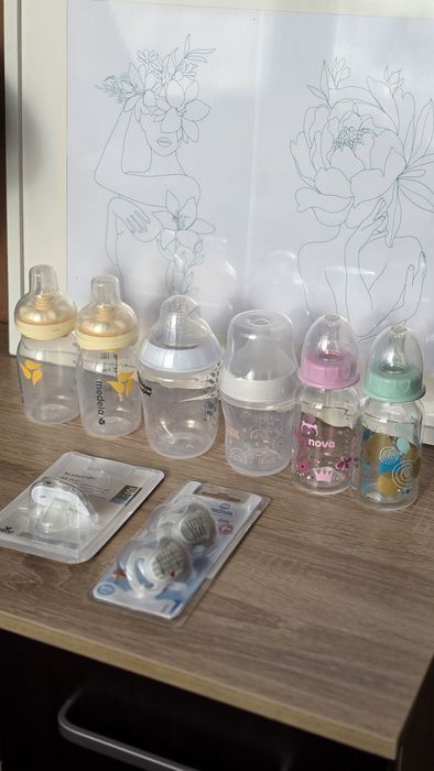 Vând 6 biberoane si 3 suzete noi