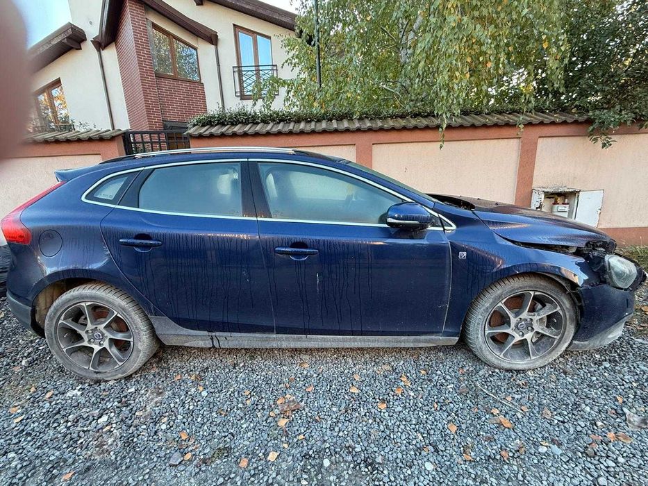 Volvo V40 4WD CROSS COUNTRY Ocean Race 190CP 2016