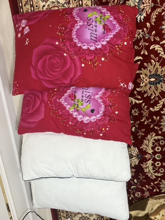 Пледы, подушки б/у