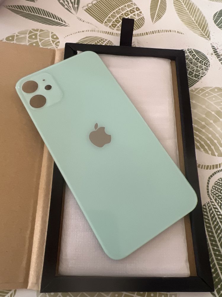 Заднее стекло iPhone11