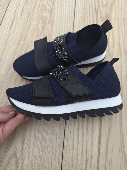 Маратонки , обувки