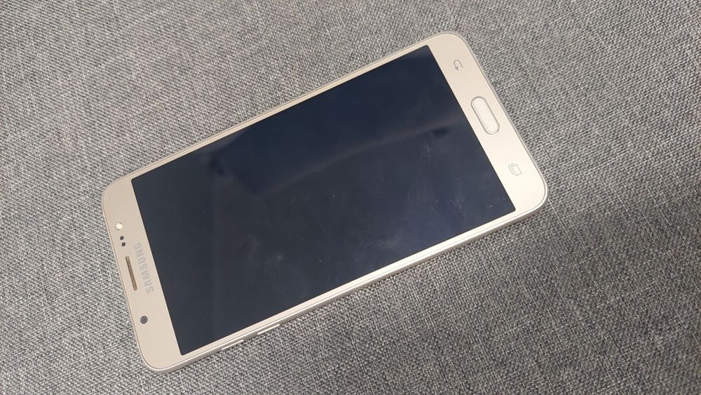 Samsung  J7  2016
Samsung  J7  2016